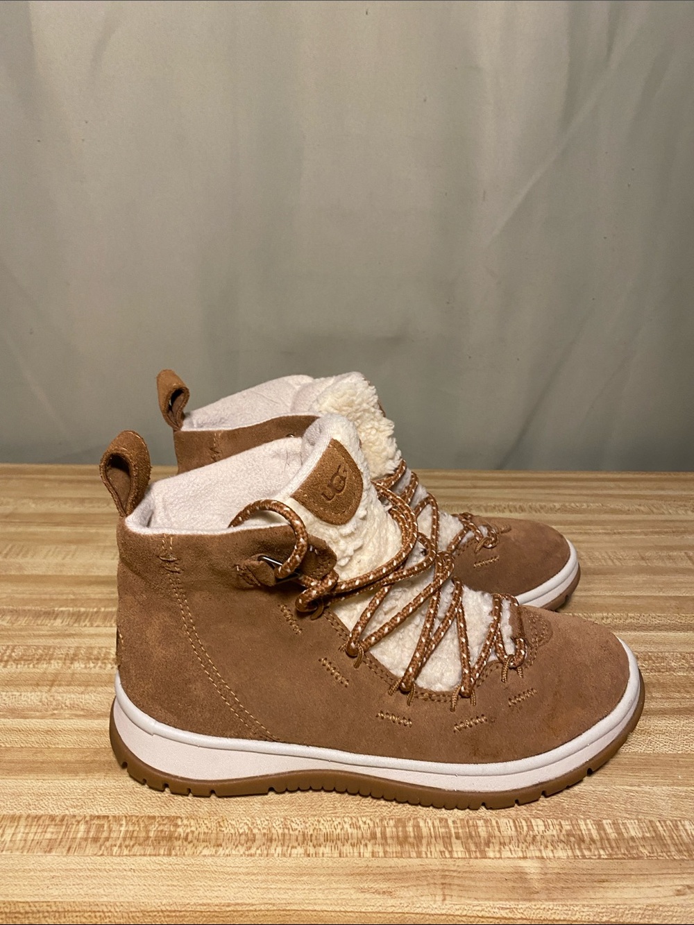 UGG Women’s Lakesider Heritage Mid Chestnut Suede Waterproof Boots size 6